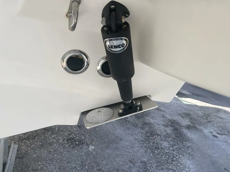 Slide: The Image of Boston Whaler 230 Vantage 2015 - 5850700