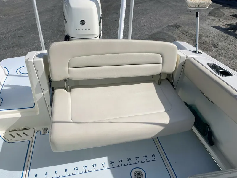Slide: The Image of Boston Whaler 230 Vantage 2015 - 5850715