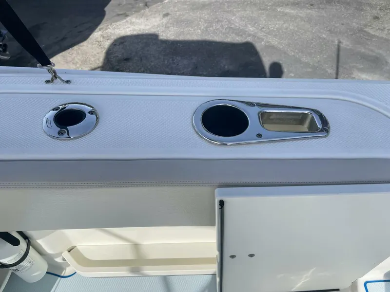 Slide: The Image of Boston Whaler 230 Vantage 2015 - 5850754