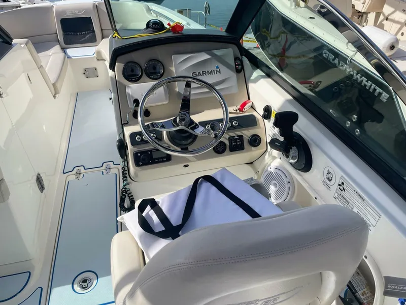 Slide: The Image of Boston Whaler 230 Vantage 2015 - 5850720