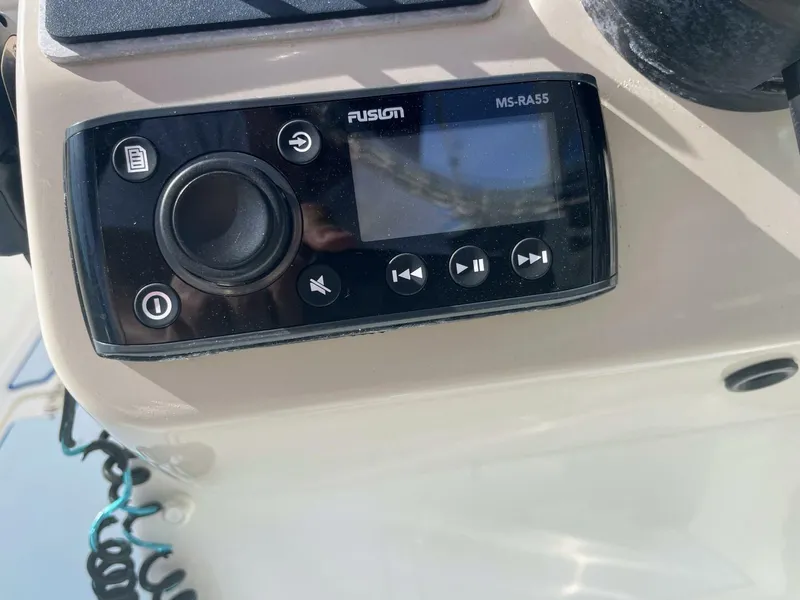 Slide: The Image of Boston Whaler 230 Vantage 2015 - 5850725