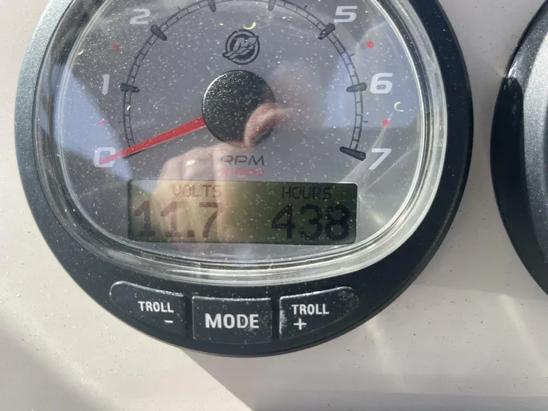 Slide: The Image of Boston Whaler 230 Vantage 2015 - 5850727