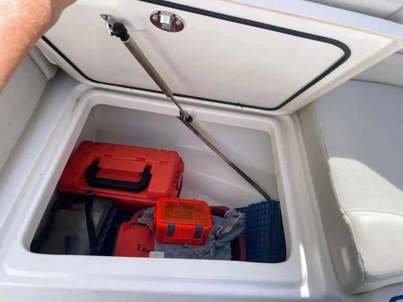 Slide: The Image of Boston Whaler 230 Vantage 2015 - 5850732