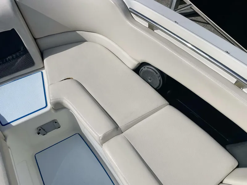 Slide: The Image of Boston Whaler 230 Vantage 2015 - 5850733