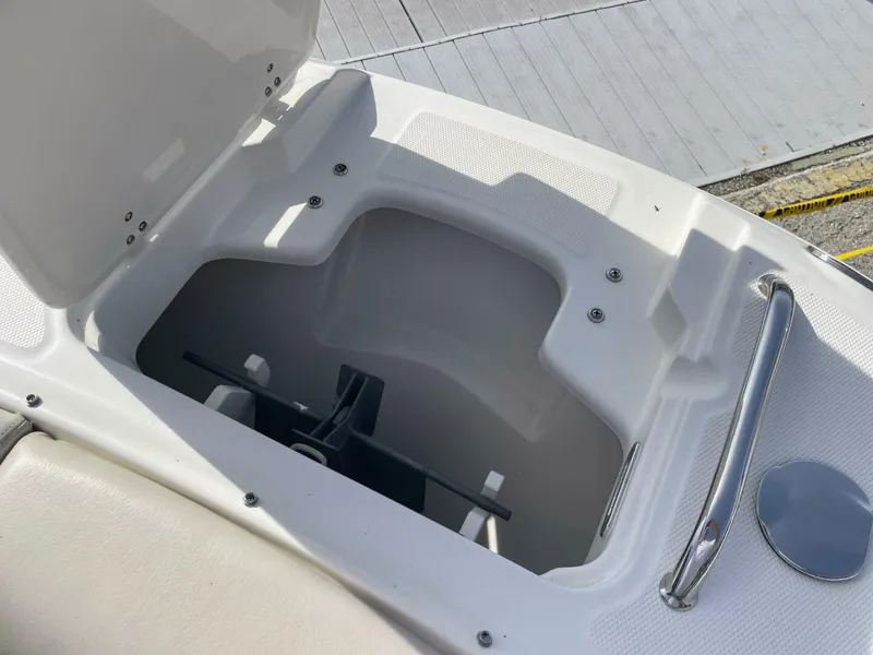 Slide: The Image of Boston Whaler 230 Vantage 2015 - 5850736