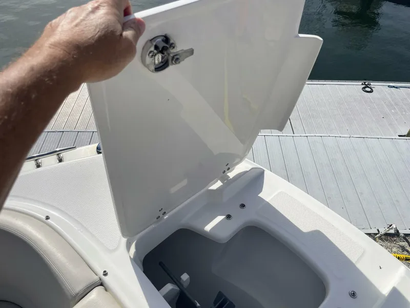 Slide: The Image of Boston Whaler 230 Vantage 2015 - 5850737