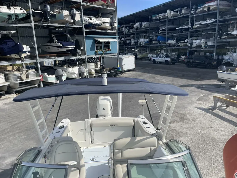 Slide: The Image of Boston Whaler 230 Vantage 2015 - 5850742