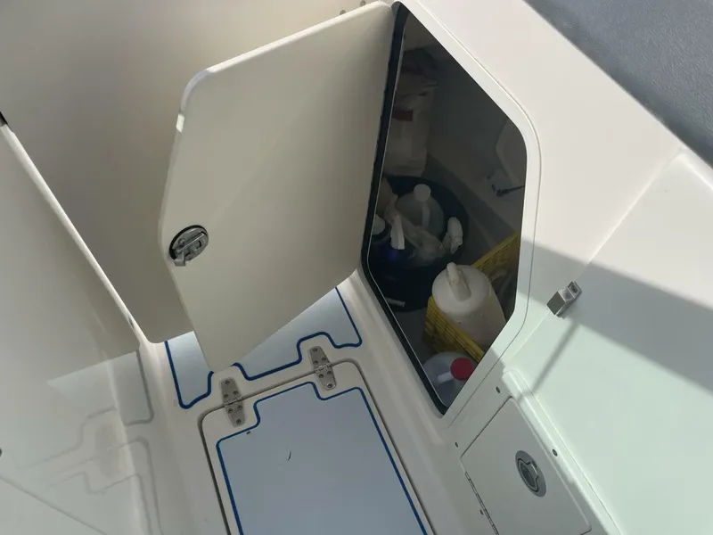 Slide: The Image of Boston Whaler 230 Vantage 2015 - 5850743