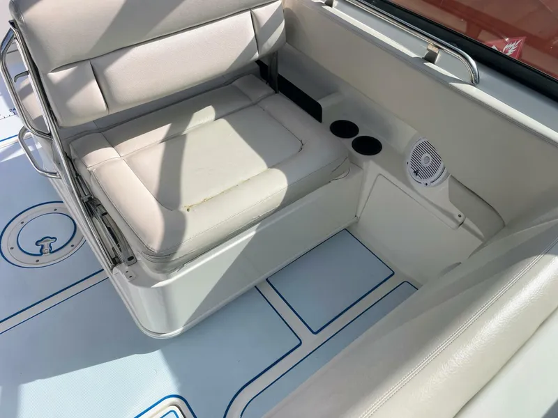 Slide: The Image of Boston Whaler 230 Vantage 2015 - 5850747