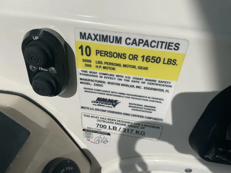 Slide: The Image of Boston Whaler 230 Vantage 2015 - 5850750