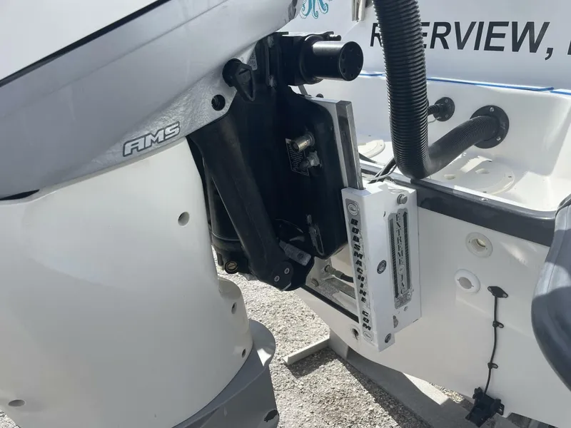 Slide: The Image of Boston Whaler 230 Vantage 2015 - 5850697