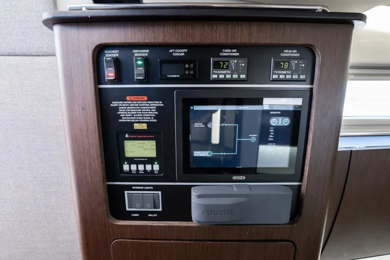 Slide: The Image of Grady-White Canyon 456 2021 - 5850841