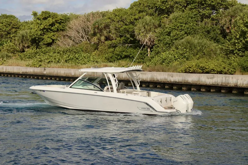 Slide: The Image of Boston Whaler 320 Vantage 2021 - 5851234