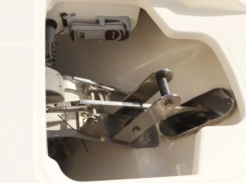 Slide: The Image of Boston Whaler 320 Vantage 2021 - 5851247