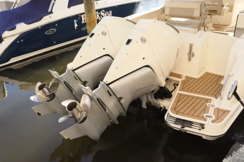Slide: The Image of Boston Whaler 320 Vantage 2021 - 5851253
