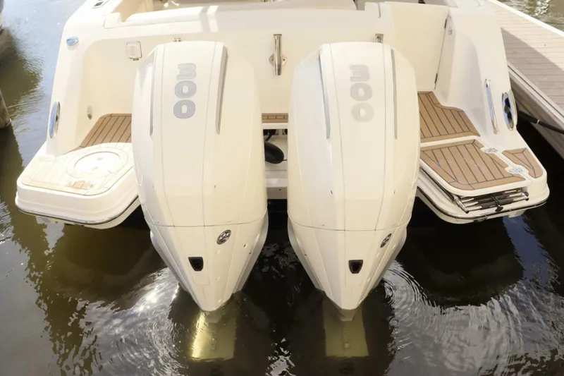 Slide: The Image of Boston Whaler 320 Vantage 2021 - 5851254