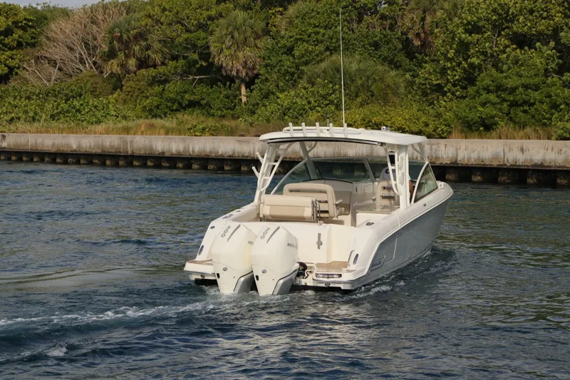 Slide: The Image of Boston Whaler 320 Vantage 2021 - 5851236