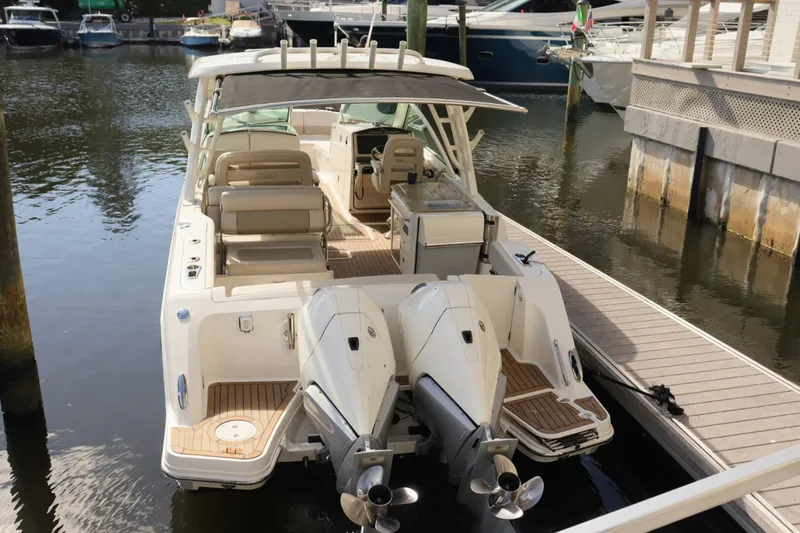 Slide: The Image of Boston Whaler 320 Vantage 2021 - 5851239