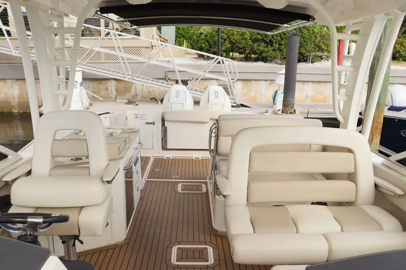 Slide: The Image of Boston Whaler 320 Vantage 2021 - 5851240