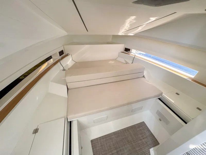 Slide: The Image of De Antonio Yachts D32 2026 - 5851653