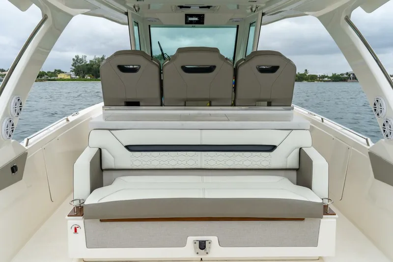 Slide: The Image of Tiara 34 LS 2024 - 5851905