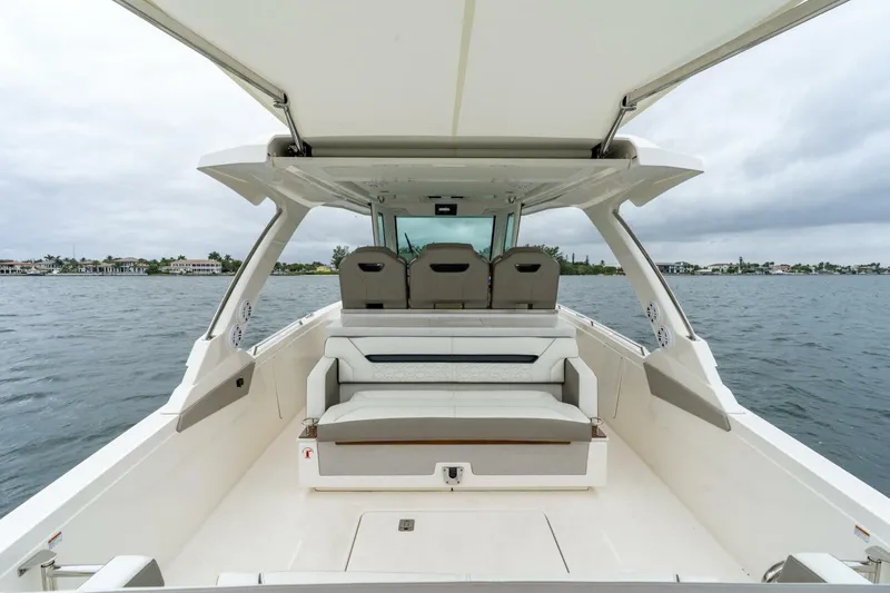 Slide: The Image of Tiara 34 LS 2024 - 5851906