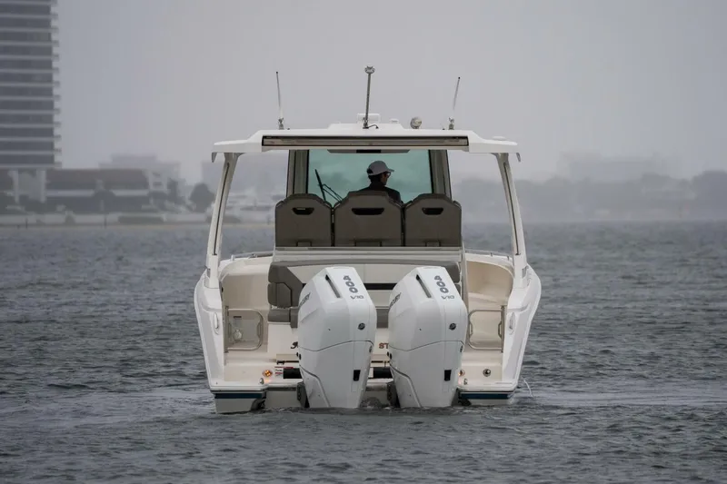 Slide: The Image of Tiara 34 LS 2024 - 5851890