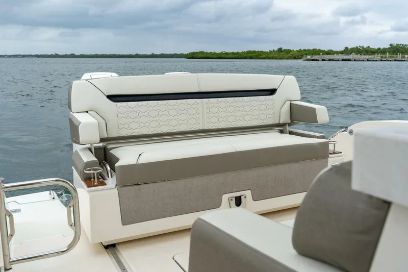 Slide: The Image of Tiara 34 LS 2024 - 5851908