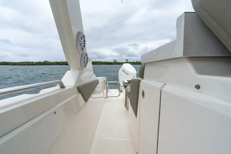 Slide: The Image of Tiara 34 LS 2024 - 5851911