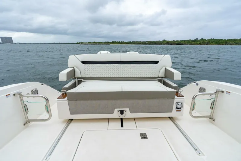 Slide: The Image of Tiara 34 LS 2024 - 5851914