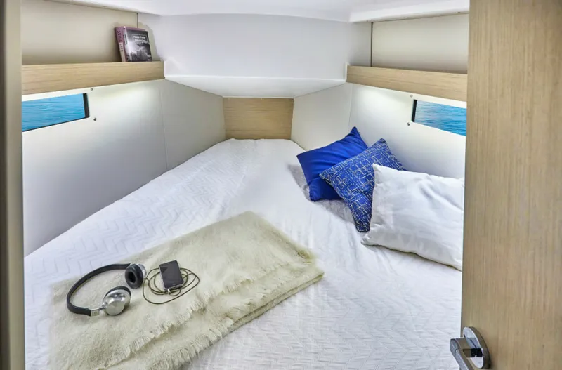 Slide: The Image of Beneteau Oceanis 34.1 Electric Master Berth - 5852092