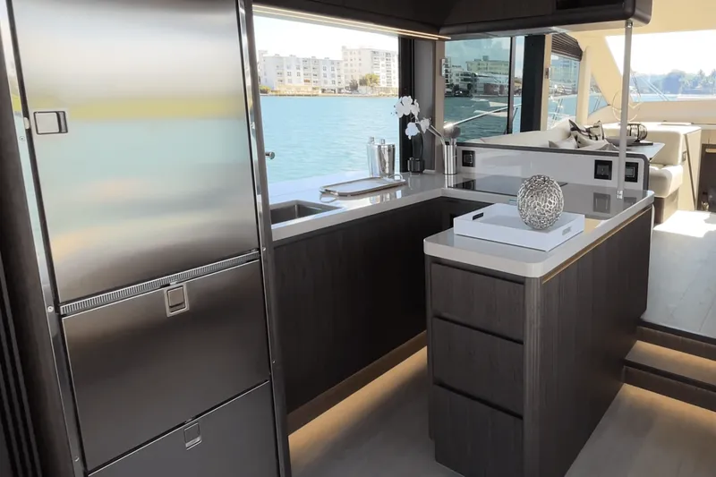 Slide: The Image of Galeon 560 FLY 2024 - 5852557