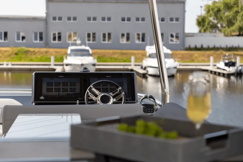 Slide: The Image of Galeon 560 FLY 2024 - 5852582