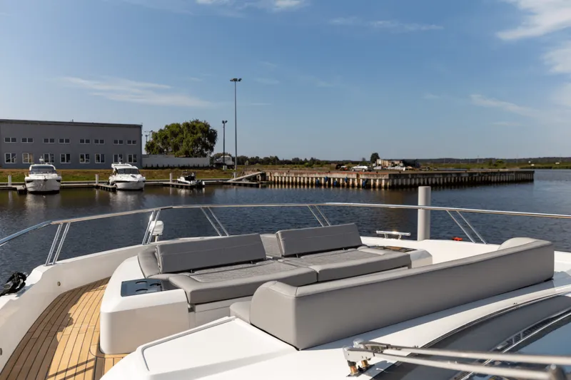 Slide: The Image of Galeon 560 FLY 2024 - 5852589