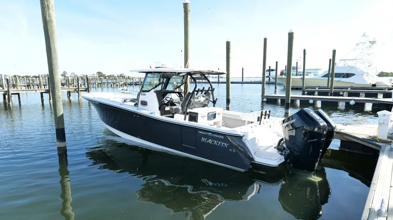 Slide: The Image of Blackfin 332 CC 2024 - 5853202