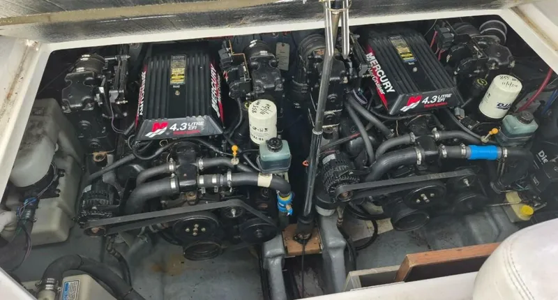 Slide: The Image of Sea Ray 31 2001 - 5853403