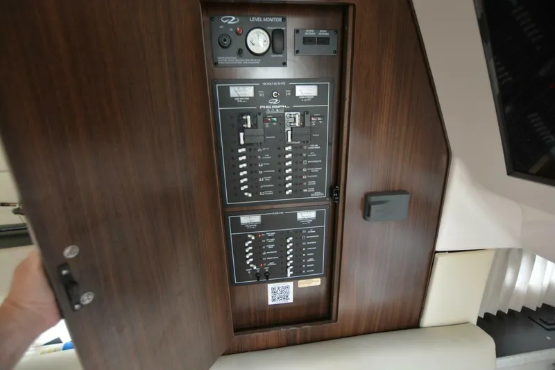 Slide: The Image of Regal 33 2018 - 5859678