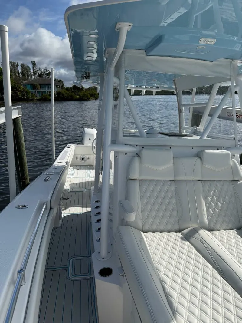 Slide: The Image of 2021 Invincible 36 - 5854031