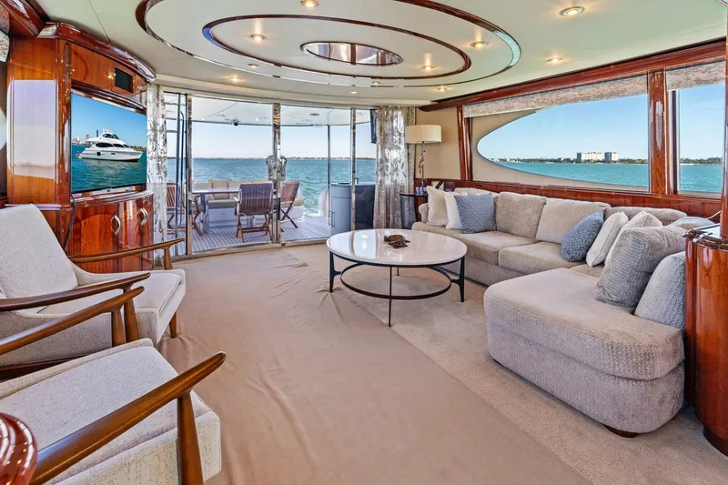 Slide: The Image of 2005 Lazzara Yachts 80 'Summerwind' - Salon - 5856252