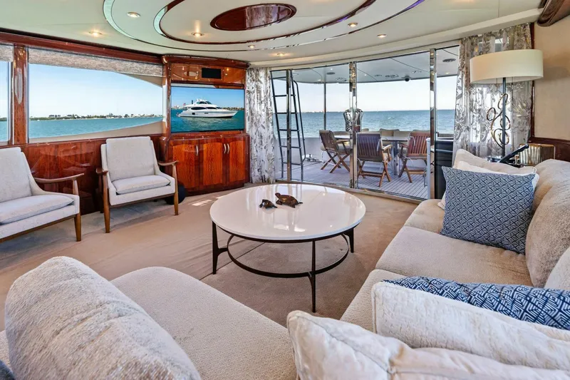 Slide: The Image of 2005 Lazzara Yachts 80 'Summerwind' - Salon - 5856253