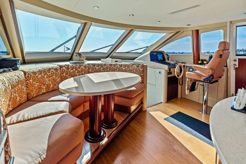 Slide: The Image of 2005 Lazzara Yachts 80 'Summerwind' - Dinette - 5856257