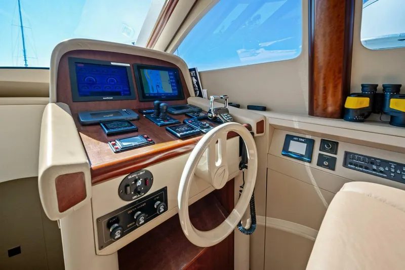 Slide: The Image of 2005 Lazzara Yachts 80 'Summerwind' - Helm Controls - 5856305