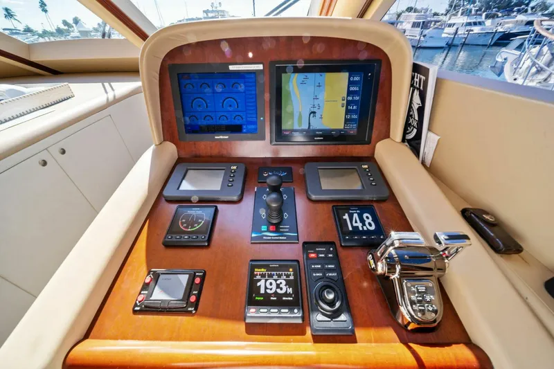Slide: The Image of 2005 Lazzara Yachts 80 'Summerwind' - Helm Controls - 5856304