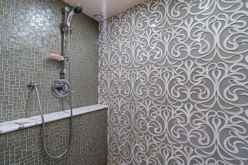 Slide: The Image of 2005 Lazzara Yachts 80 'Summerwind' - Master Head - 5856251