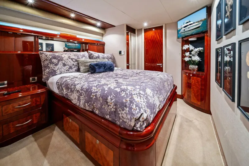 Slide: The Image of 2005 Lazzara Yachts 80 'Summerwind' - VIP Stateroom - 5856295