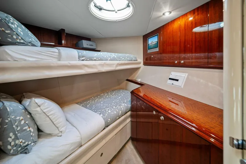 Slide: The Image of 2005 Lazzara Yachts 80 'Summerwind' - Cabin - 5856308