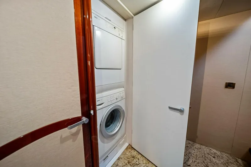 Slide: The Image of 2005 Lazzara Yachts 80 'Summerwind' - Laundry - 5856302