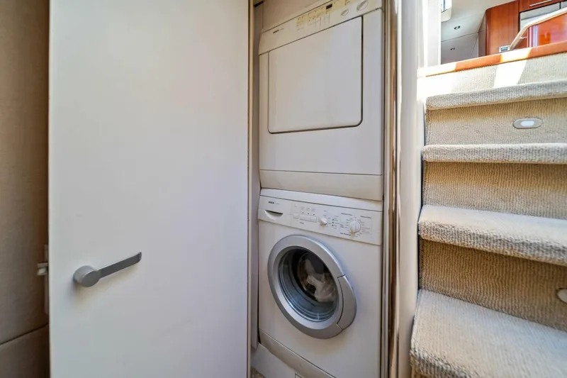 Slide: The Image of 2005 Lazzara Yachts 80 'Summerwind' - Laundry - 5856306