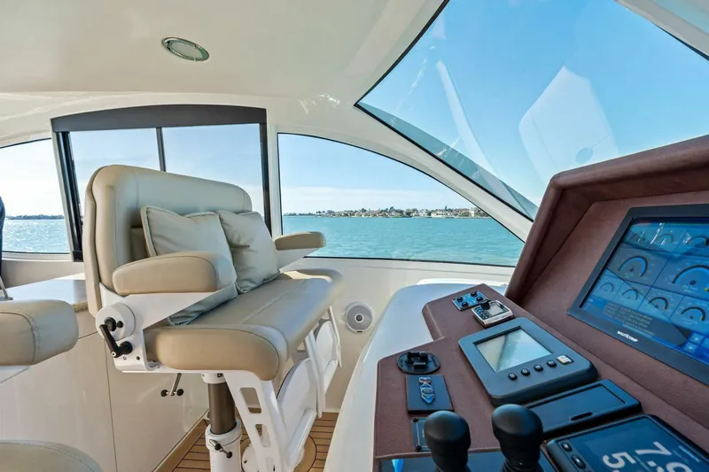 Slide: The Image of 2005 Lazzara Yachts 80 'Summerwind' - Skybridge Helm - 5856269