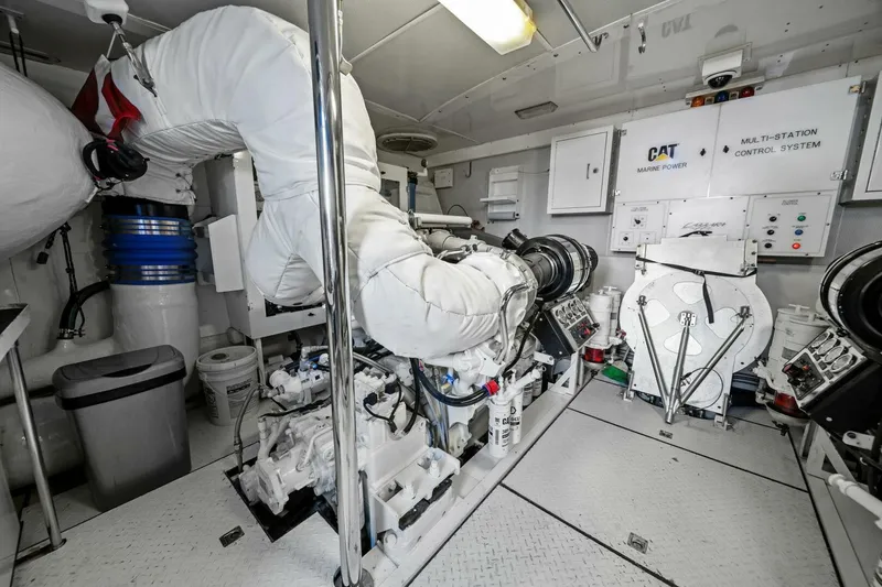 Slide: The Image of 2005 Lazzara Yachts 80 'Summerwind' - Engine Room - 5856313